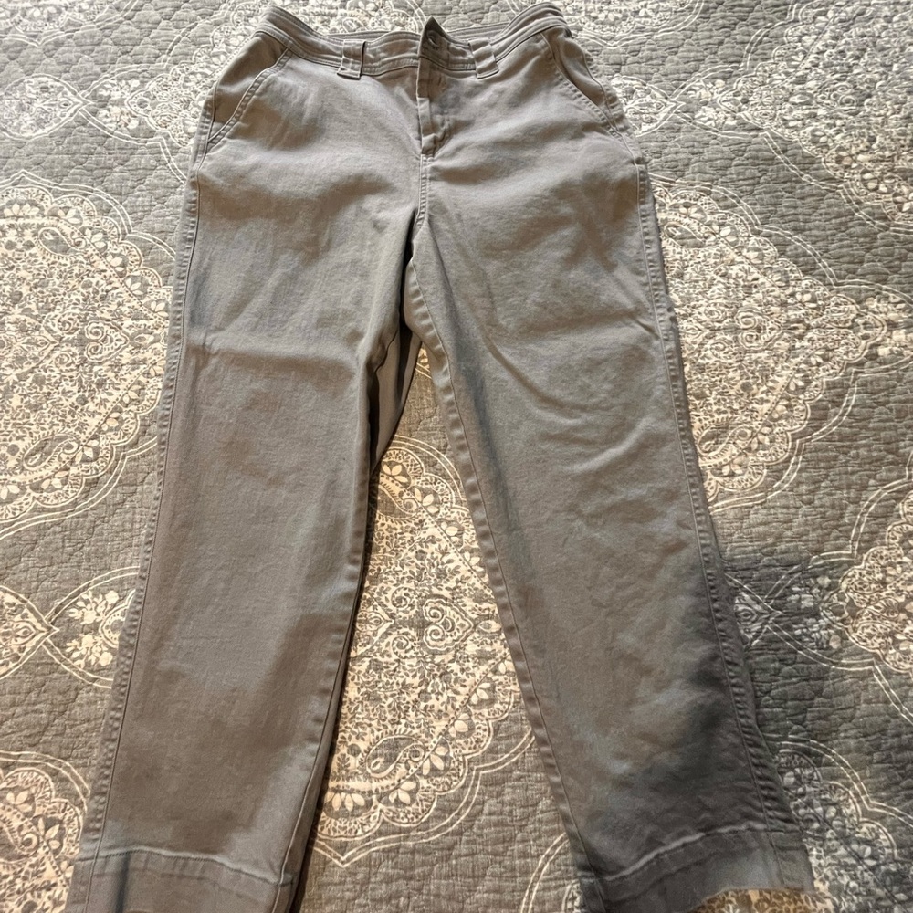 A New Day Woman’s Capri pants